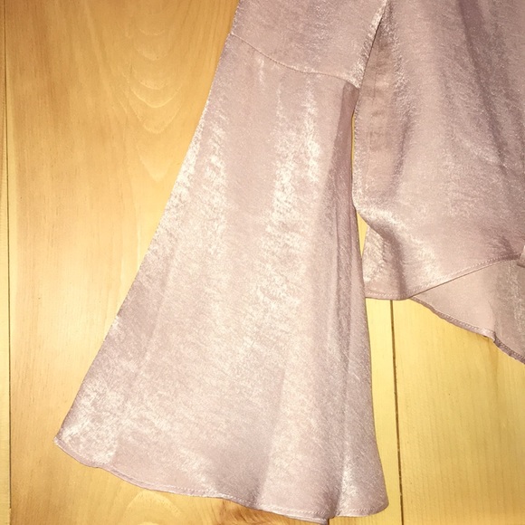 Stunning blush satin top! - Picture 2 of 4
